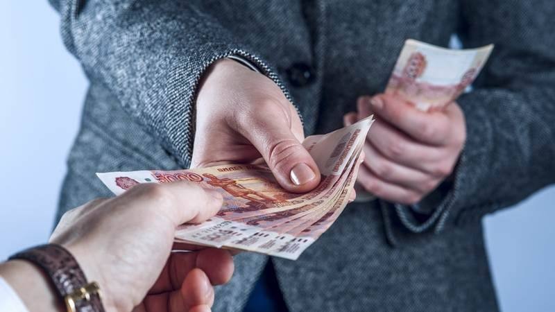 Опрос: 54% россиян не получали обратно долги до 5 тыс. рублей