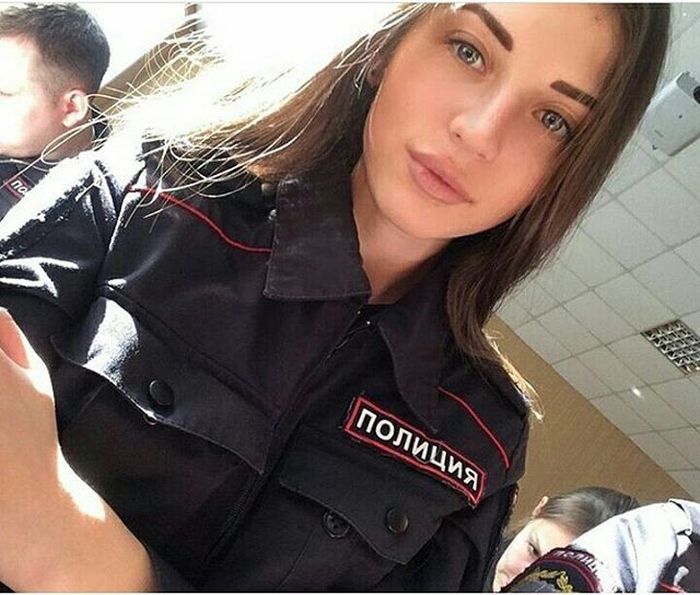 Симпатичные девушки на страже порядка