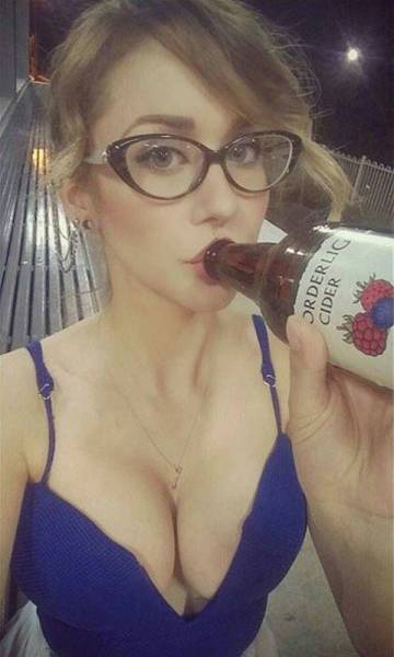 Милые девушки в очках