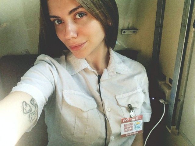 Очаровательные железнодорожные сотрудницы