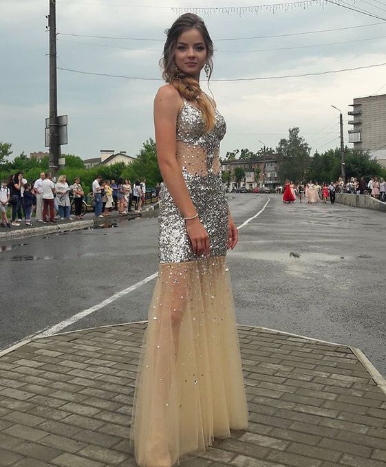 Выпускницы 2018 года в шикарных нарядах