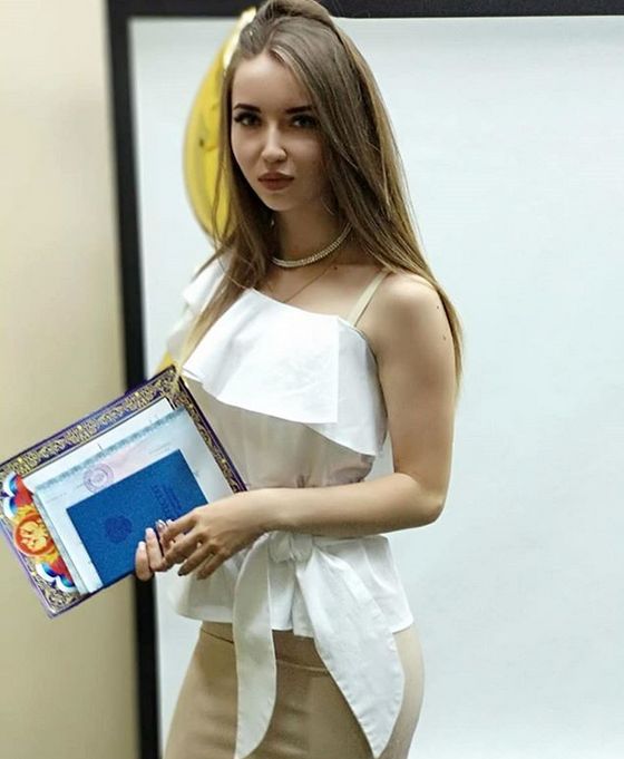 Выпускницы 2018 года в шикарных нарядах