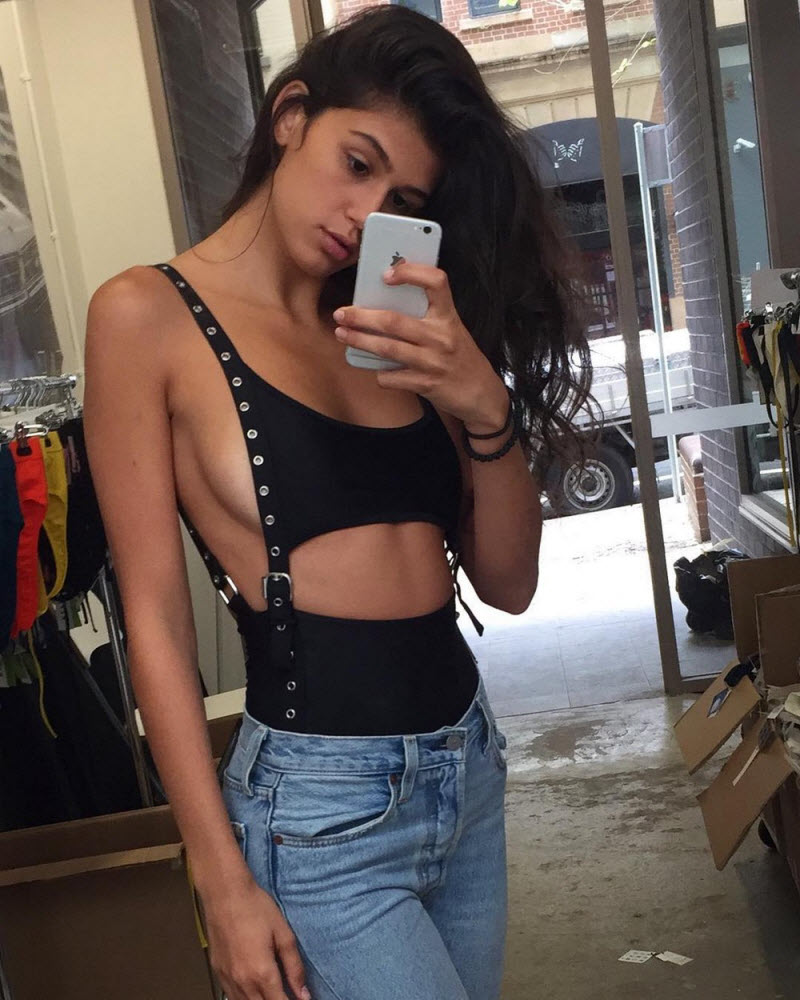 Sideboobs: грудь сбоку