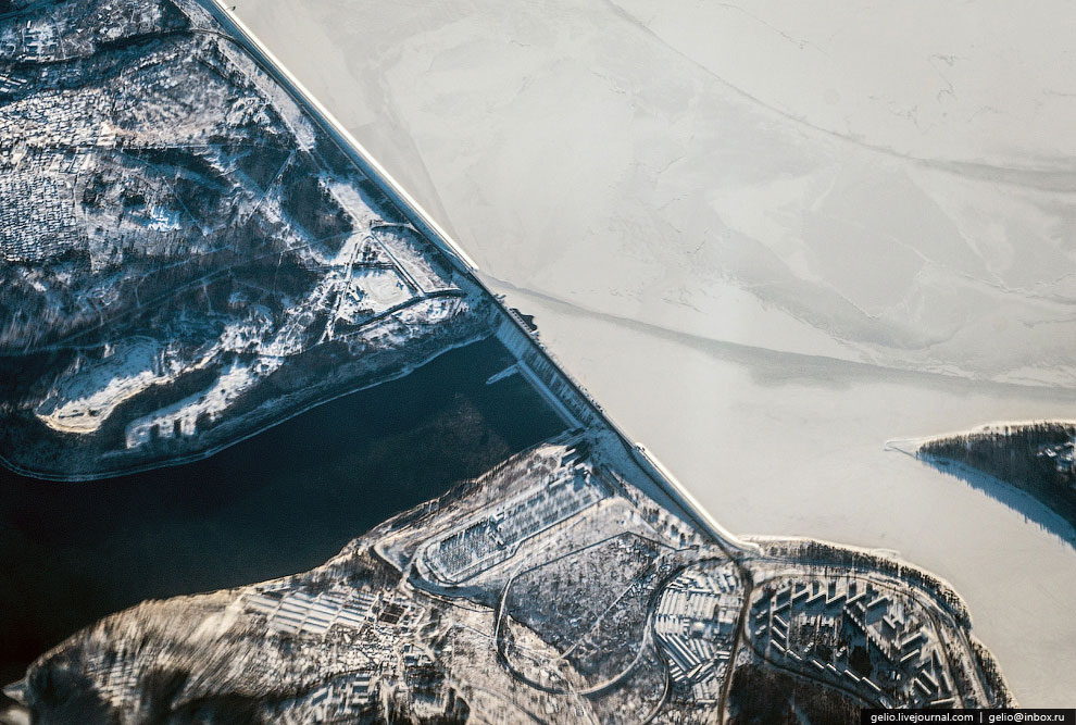 Земля из окна самолета в 2013 году Земля из окна самолета в 2013 году