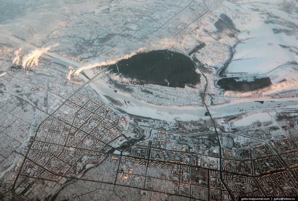 Земля из окна самолета в 2013 году Земля из окна самолета в 2013 году