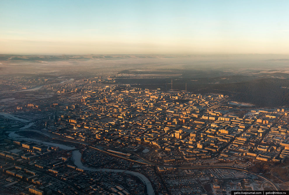 Земля из окна самолета в 2013 году Земля из окна самолета в 2013 году