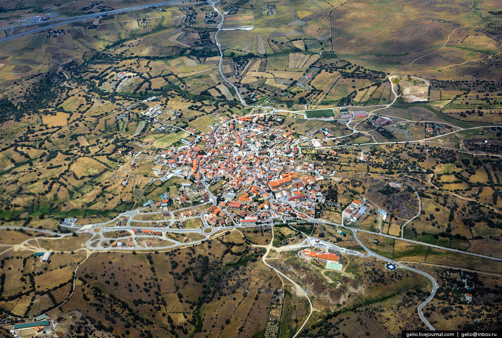 Земля из окна самолета в 2013 году Земля из окна самолета в 2013 году