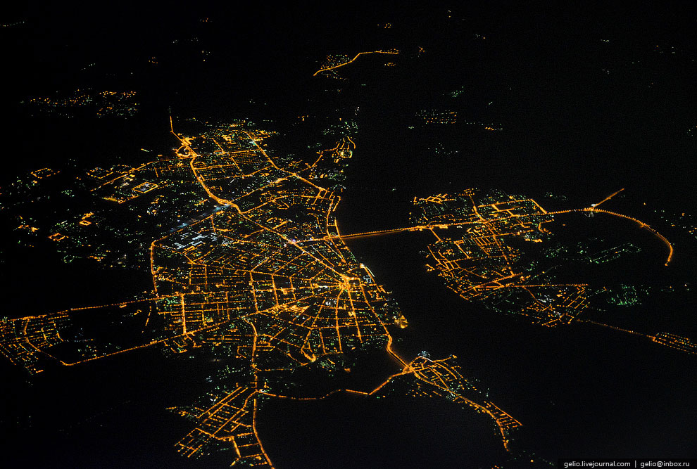 Земля из окна самолета в 2013 году Земля из окна самолета в 2013 году