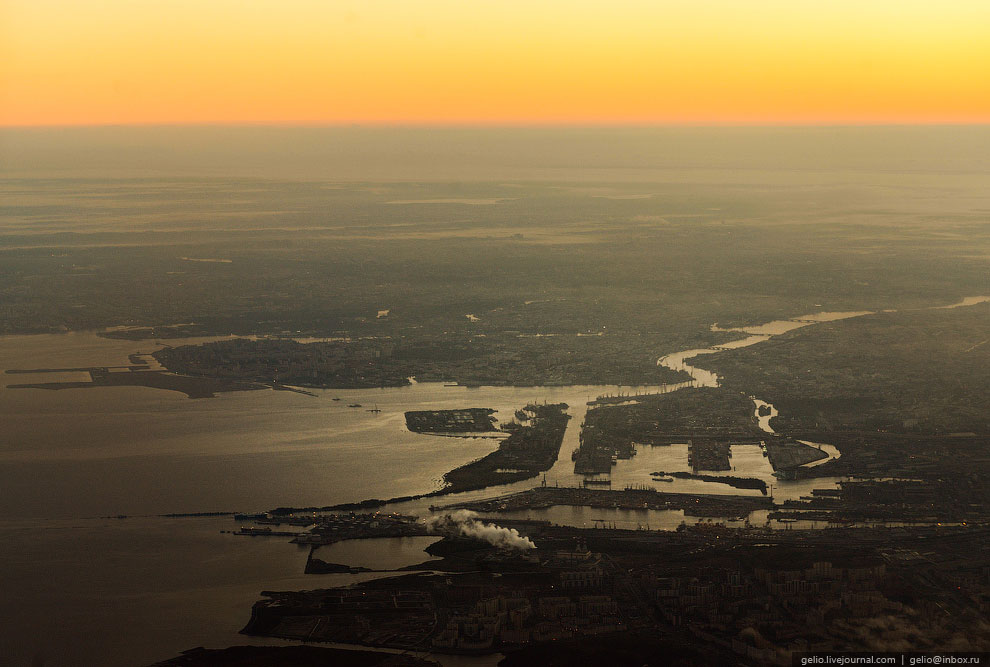 Земля из окна самолета в 2013 году Земля из окна самолета в 2013 году