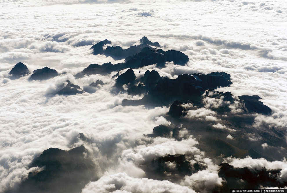 Земля из окна самолета в 2013 году Земля из окна самолета в 2013 году