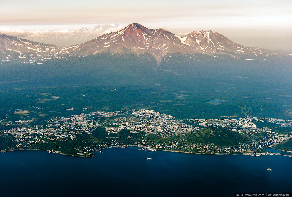 Земля из окна самолета в 2013 году Земля из окна самолета в 2013 году