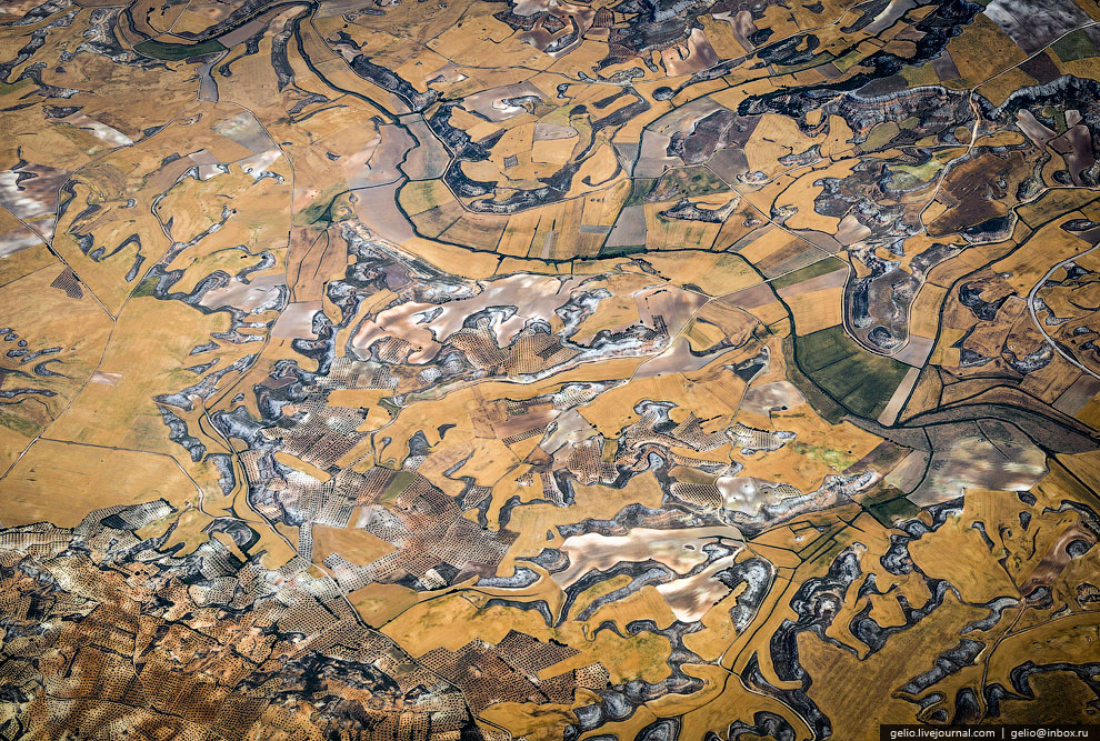 Земля из окна самолета в 2013 году Земля из окна самолета в 2013 году