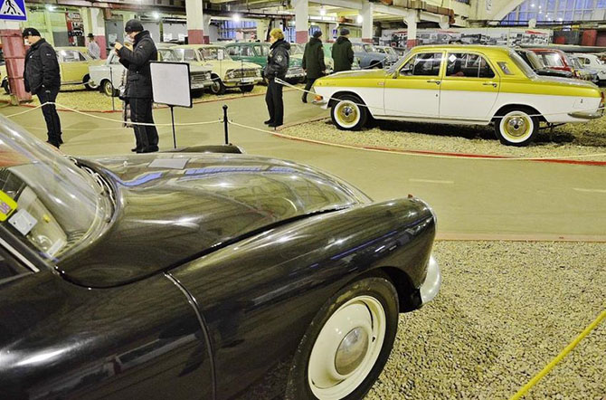 Экскурсия по самому крупному в мире музею советских автомобилей