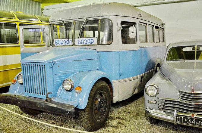 Экскурсия по самому крупному в мире музею советских автомобилей