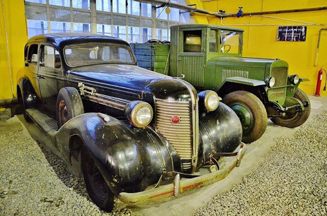 Экскурсия по самому крупному в мире музею советских автомобилей