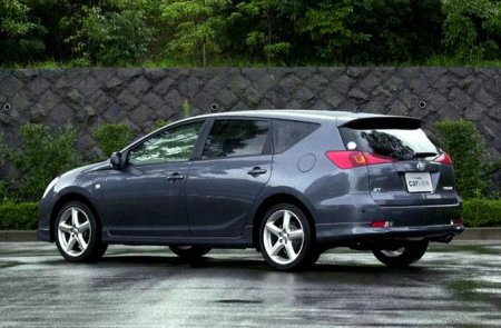 Обзор автомобиля Toyota Caldina, 2002