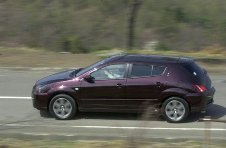 Обзор автомобиля Toyota WiLL VS, 2001
