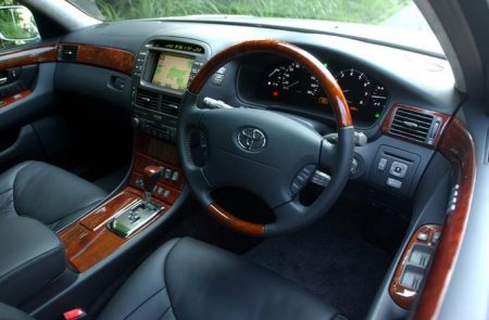 Обзор автомобиля Toyota Celsior, 2003