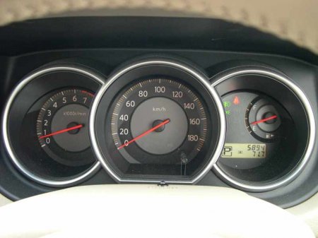 Обзор Nissan Tiida Latio, 2005