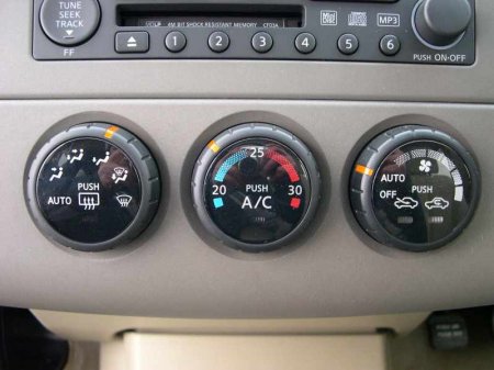Обзор Nissan Tiida Latio, 2005