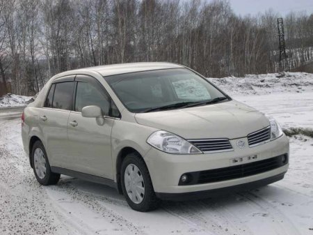 Обзор Nissan Tiida Latio, 2005