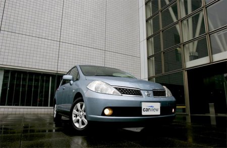 Обзор автомобиля Nissan Tiida, 2004