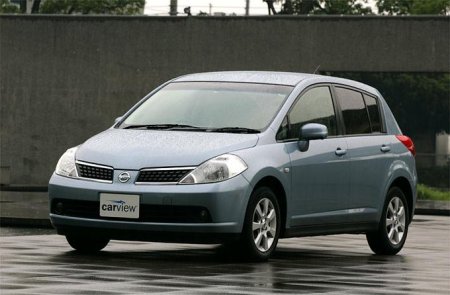 Обзор автомобиля Nissan Tiida, 2004