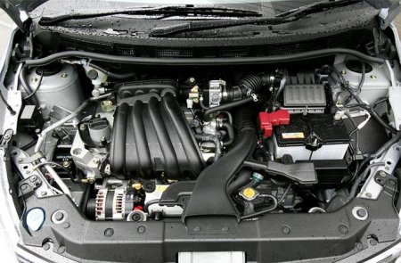 Обзор автомобиля Nissan Tiida, 2004