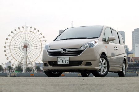 Обзор автомобиля Honda Stepwgn, 2005