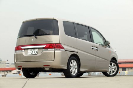Обзор автомобиля Honda Stepwgn, 2005