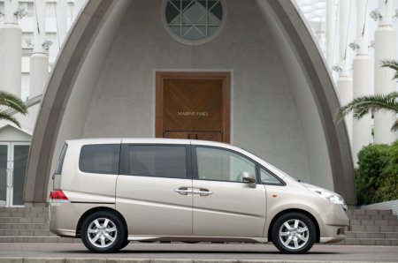 Обзор автомобиля Honda Stepwgn, 2005