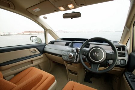 Обзор автомобиля Honda Stepwgn, 2005