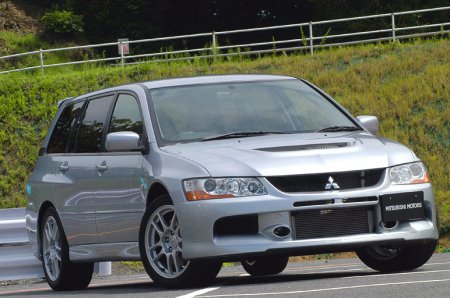 Обзор автомобиля Mitsubishi Lancer Evolution Wagon, 2005 год