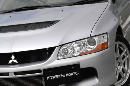 Обзор автомобиля Mitsubishi Lancer Evolution Wagon, 2005 год