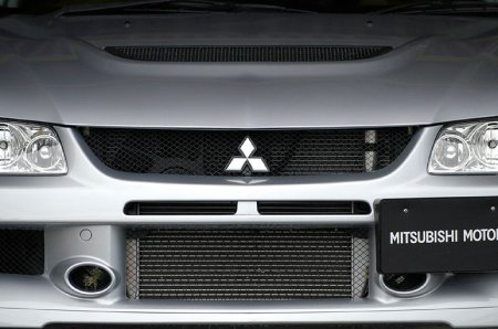 Обзор автомобиля Mitsubishi Lancer Evolution Wagon, 2005 год