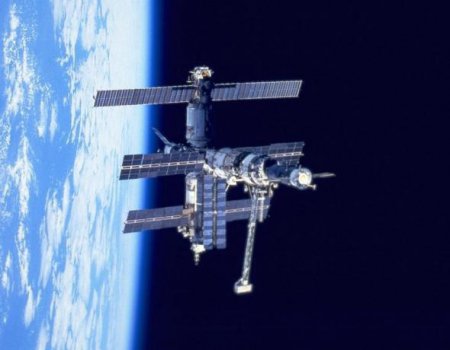 Станцию "Мир" утопили, чтобы отдать монополию над космосом США