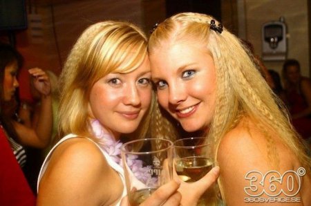 Девушки из ночных клубов Швеции (35 фото)
