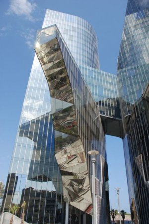 Странные здания со всего мира (84 фото)