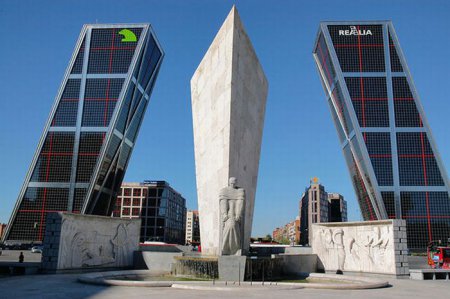 Странные здания со всего мира (84 фото)
